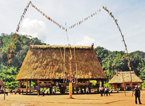 Nhà sàn của người Cơ Tu ở Tây Giang