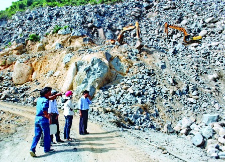 Đóng cửa các mỏ đá ở núi Bà Đen ảnh 1