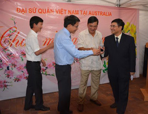 Việt kiều vui Tết xa xứ ảnh 3