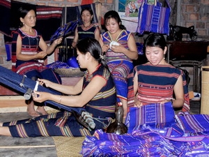 Sắc xuân làng dệt thổ cẩm vùng cao ảnh 1
