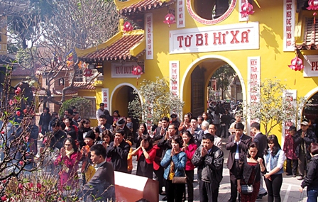 Ngỡ ngàng trước vẻ đẹp Hà Thành mùng 1 Tết ảnh 6