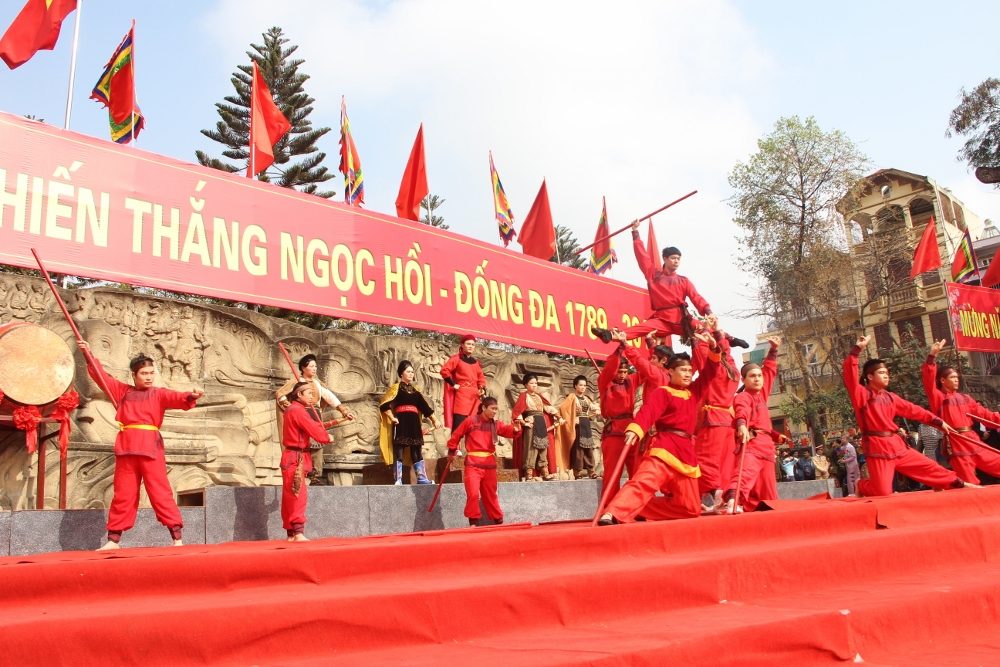Hàng ngàn người dân trẩy hội Gò Đống Đa ảnh 9