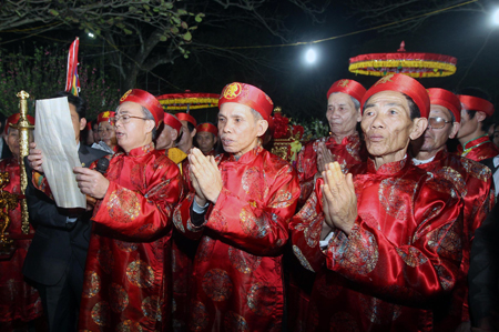 'Rước nước, tế cá' trong lễ hội đầu Xuân ở đền Trần ảnh 1