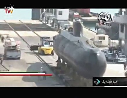 Lần đầu tiên lộ diện tàu ngầm mới của Iran ảnh 2