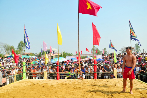 Hấp dẫn hội vật làng Sình ảnh 1