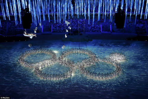 Gấu Sochi 'rơi lệ' trong lễ bế mạc ảnh 1