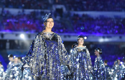 Gấu Sochi 'rơi lệ' trong lễ bế mạc ảnh 7