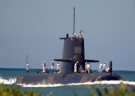 Tàu ngầm HMAS Waller của Australia bốc cháy ảnh 1