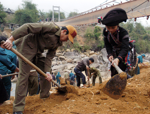 Hiểm họa từ những cây cầu treo ở Quảng Ngãi ảnh 1