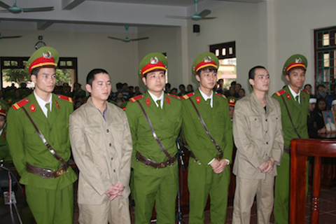  Vụ 'quan tài diễu phố': Đồng loạt tố điều tra viên mớm cung ảnh 2