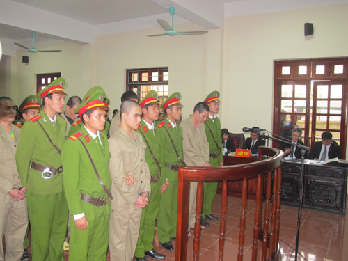 Hủy án sơ thẩm vụ 'quan tài diễu phố' ảnh 1