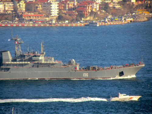 Nga đưa xe tải, xe bọc thép vào Crimea? ảnh 1