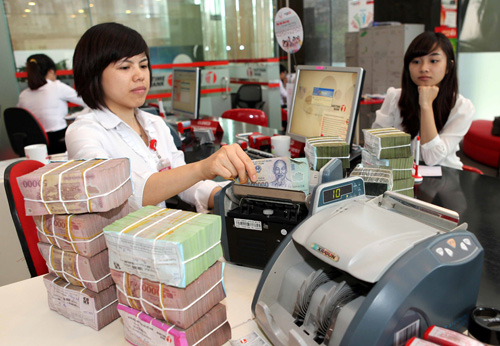 Lãi suất tiết kiệm tiếp tục giảm ảnh 1