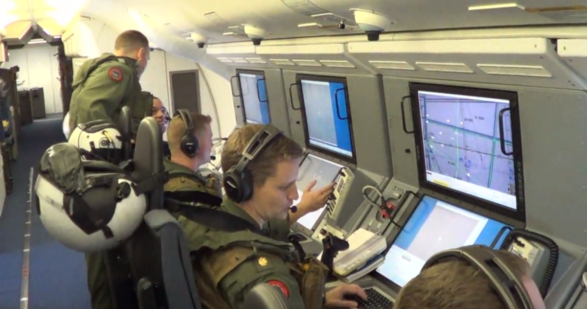 Máy bay trinh sát tìm MH370 tối tân của Mỹ ảnh 5