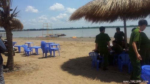 Học sinh bị đuối nước tại khu vui chơi dưới nước Sông Hậu ảnh 1