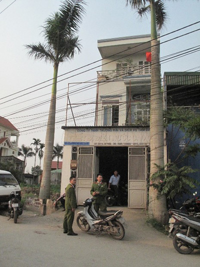Bưu phẩm phát nổ, nữ kế toán dính hàng chục viên đạn chì ảnh 1
