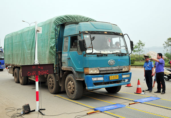 Ra quân kiểm tra xe quá tải, tất cả đều vi phạm ảnh 1