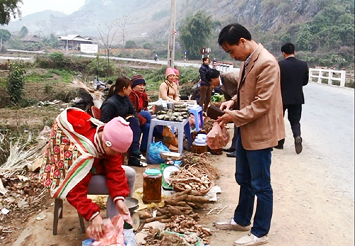 “Chợ một giá” nơi vùng cao Yên Bái ảnh 1