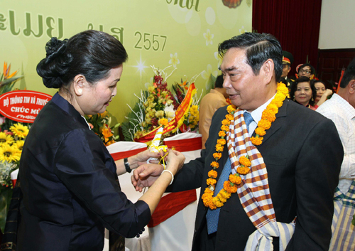 Tưng bừng Tết cổ truyền Bun Pi May - Lào 2014 tại Hà Nội ảnh 1