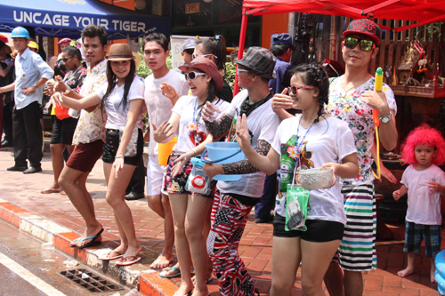Người Lào vui Tết cổ truyền Bunpimay ảnh 4