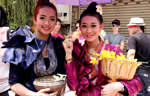 Người Lào vui Tết cổ truyền Bunpimay ảnh 7