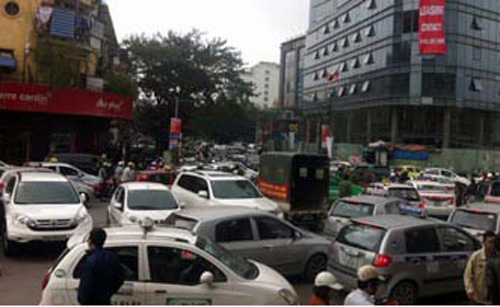 Hà Nội quản taxi bằng phù hiệu riêng ảnh 1