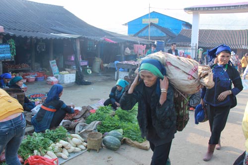 Sắc xanh chợ phiên Ý Tý ảnh 2