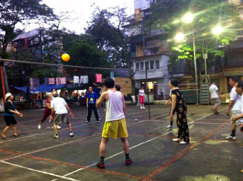 Vui, khỏe bóng chuyền hơi ảnh 1