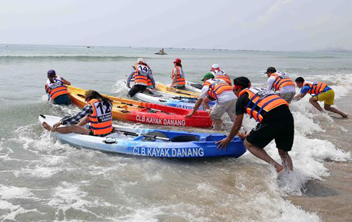 Giải đua thuyền Kayak 'Vượt sóng Mỹ Khê' lần thứ I ảnh 1