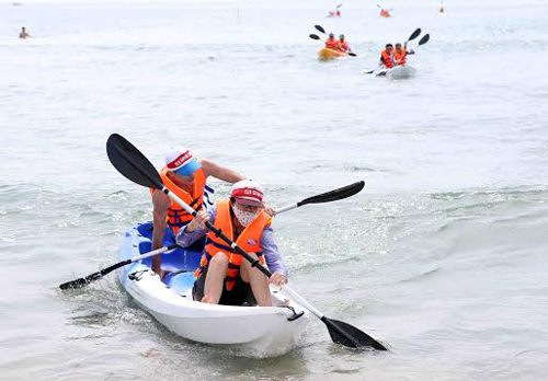 Giải đua thuyền Kayak 'Vượt sóng Mỹ Khê' lần thứ I ảnh 3