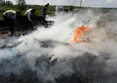 Ukraine: Lực lượng biểu tình bỏ chạy khỏi ngoại ô Slavyansk ảnh 1