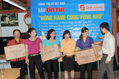 Báo Tin tức phối hợp tặng 600 suất quà tại Điện Biên ảnh 2