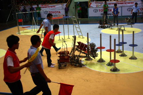 Đại học Lạc Hồng vô địch cuộc thi Robocon 2014 ảnh 1