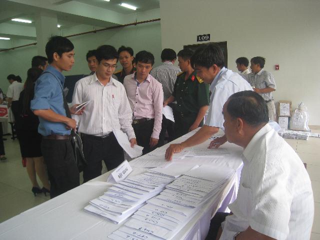 Hồ sơ dự thi đại học, cao đẳng giảm mạnh ảnh 1