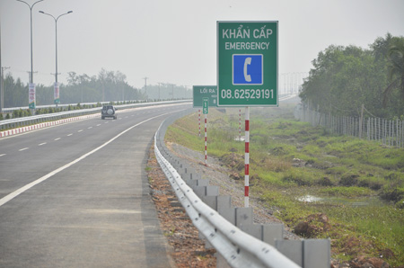 Cao tốc nghìn tỷ lún 5cm sau 4 tháng thông xe ảnh 1