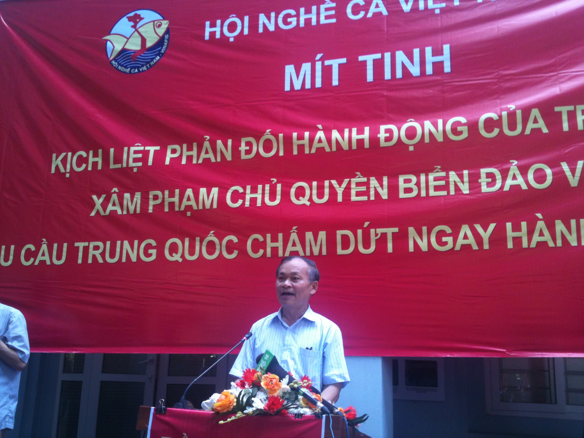 Yêu cầu Trung Quốc rút ngay giàn khoan khỏi Việt Nam ảnh 1