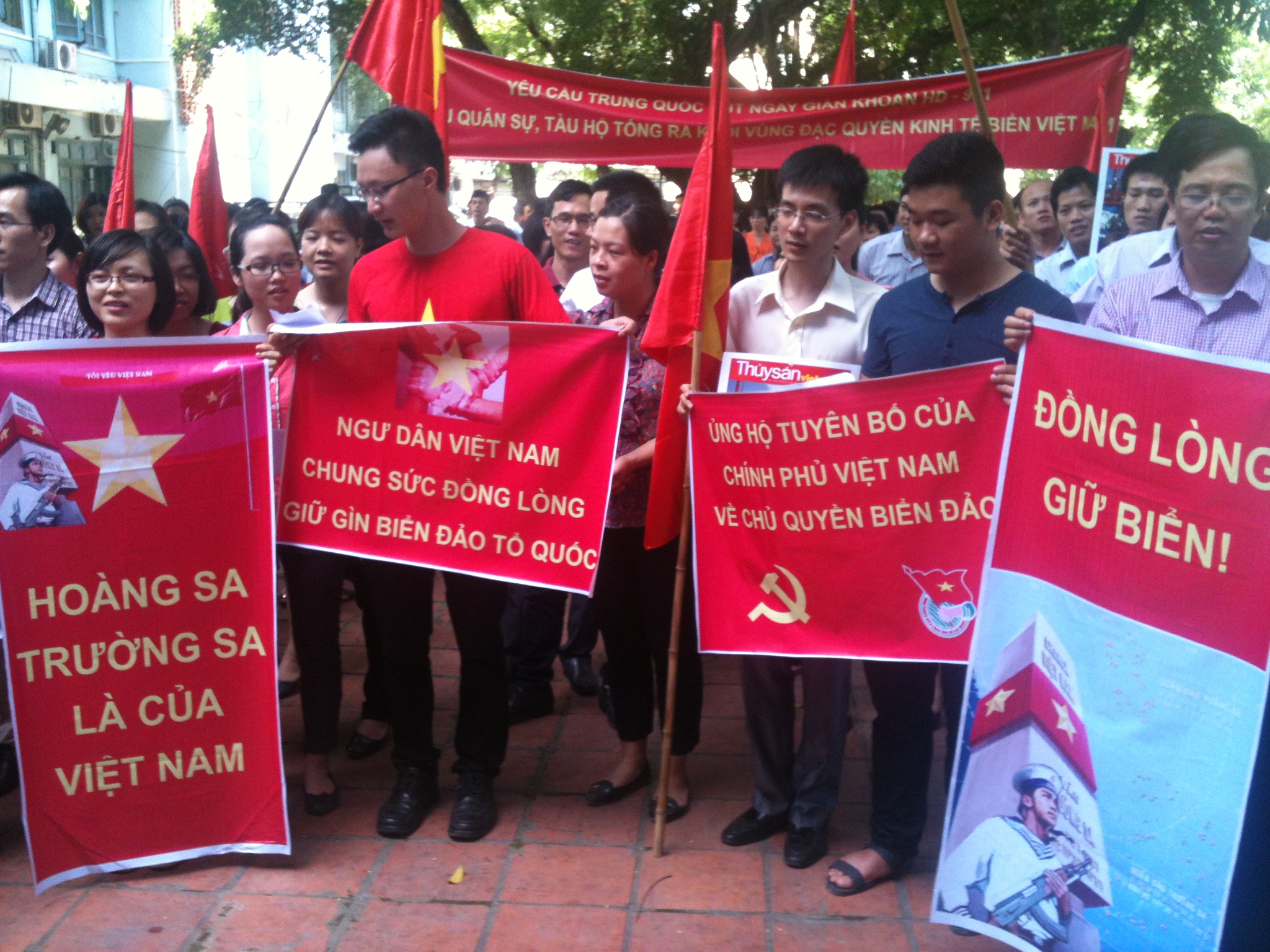 Yêu cầu Trung Quốc rút ngay giàn khoan khỏi Việt Nam ảnh 2
