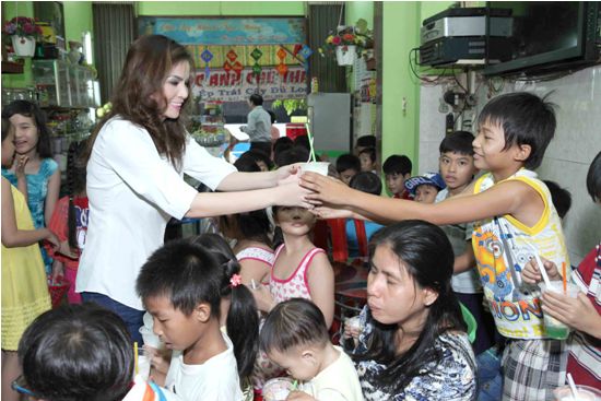 Mang niềm vui tới cho những em nhỏ có hoàn cảnh khó khăn ảnh 3