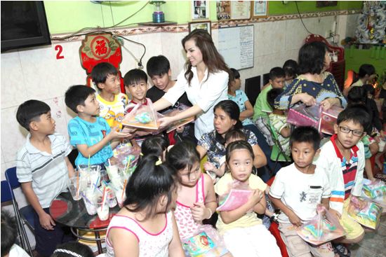 Mang niềm vui tới cho những em nhỏ có hoàn cảnh khó khăn ảnh 6