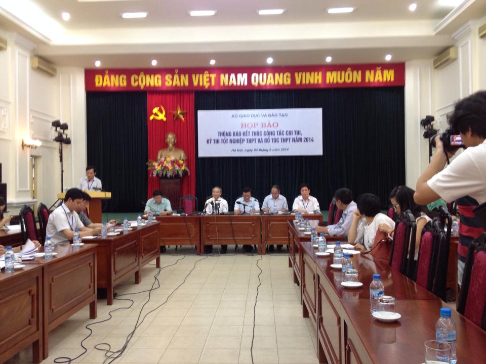 Đề thi mở, chấm điểm ra sao ảnh 1
