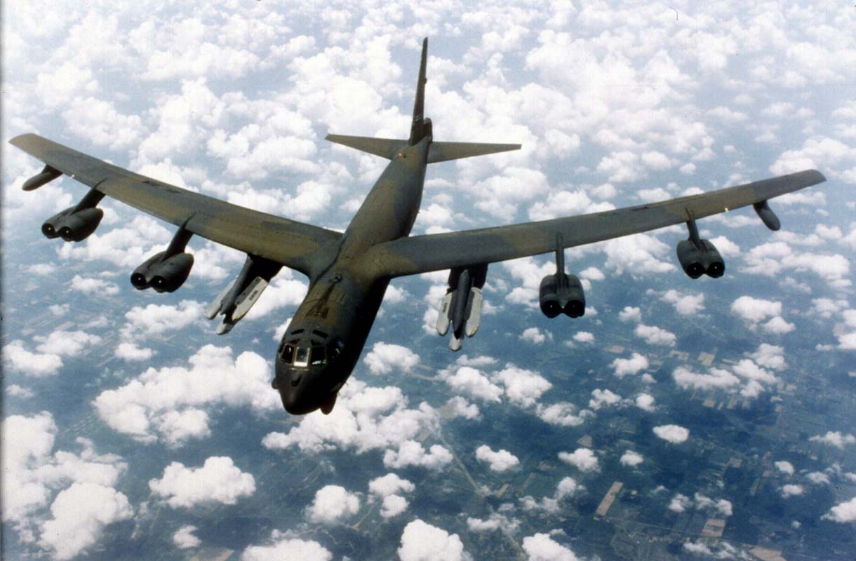 Mỹ điều phi đội 'pháo đài bay' B-52 đến châu Âu ảnh 1
