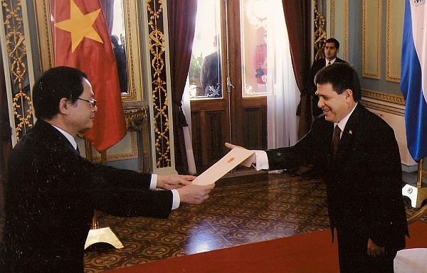 Tổng thống Paraguay ca ngợi sự phát triển kỳ diệu của Việt Nam ảnh 1
