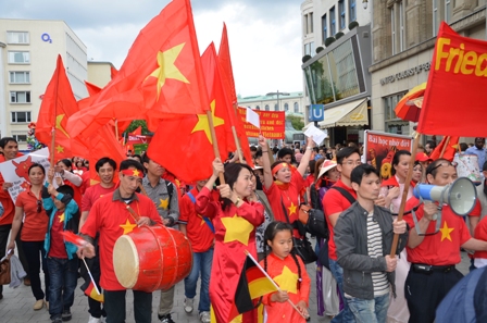 Biểu tình phản đối Trung Quốc tại Hannover, Đức ảnh 2