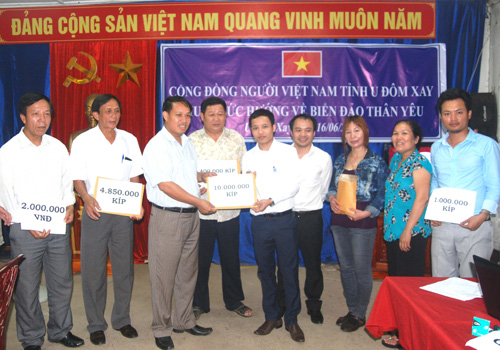 Người Việt ở Udomxay ủng hộ quân dân biển đảo thân yêu ảnh 1