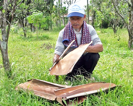 Đồng bào Cor làm trống đất cầu mưa ảnh 2