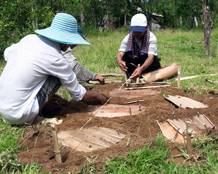 Đồng bào Cor làm trống đất cầu mưa ảnh 4