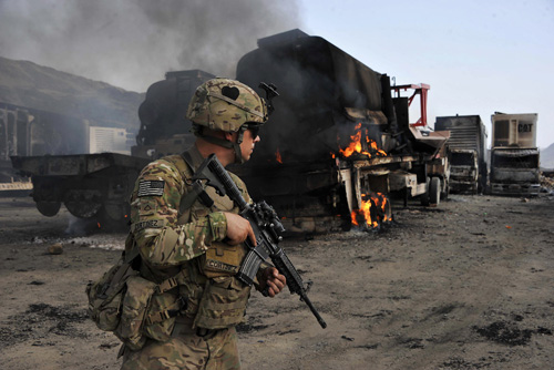 Taliban tấn công căn cứ hậu cần Mỹ ở Afghanistan ảnh 1