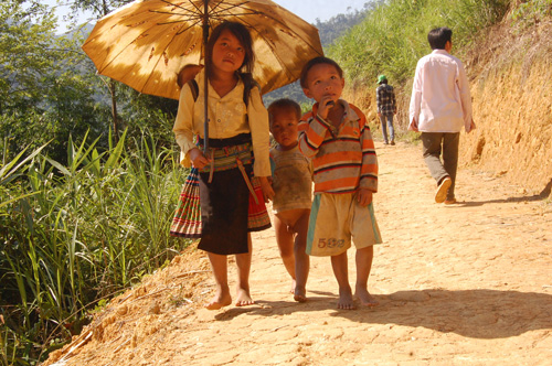 Thiếu sân chơi cho trẻ em vùng cao ảnh 6