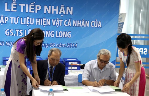 Tiếp nhận hơn 5.000 hiện vật của giáo sư Lê Quang Long ảnh 1