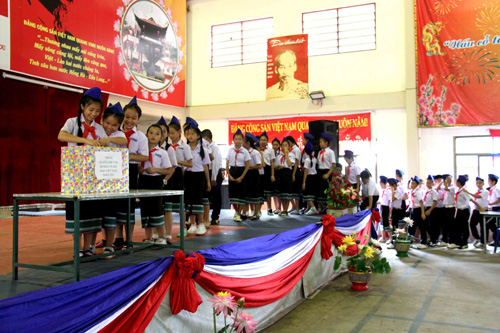 Học sinh Việt tại Lào hướng về biển đảo quê hương ảnh 1